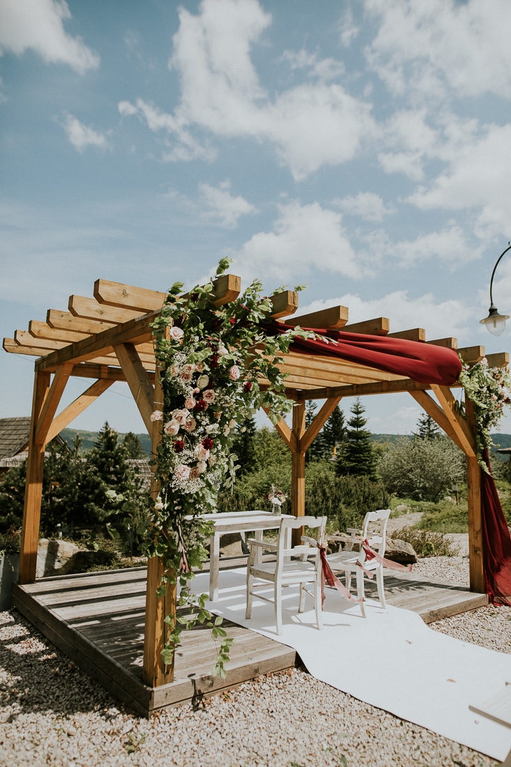 Ślub plenerowy w altanie | Fot. KH Straube